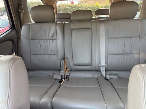 Used 2007 Toyota Sequoia SR5 AWD/4WD image 17