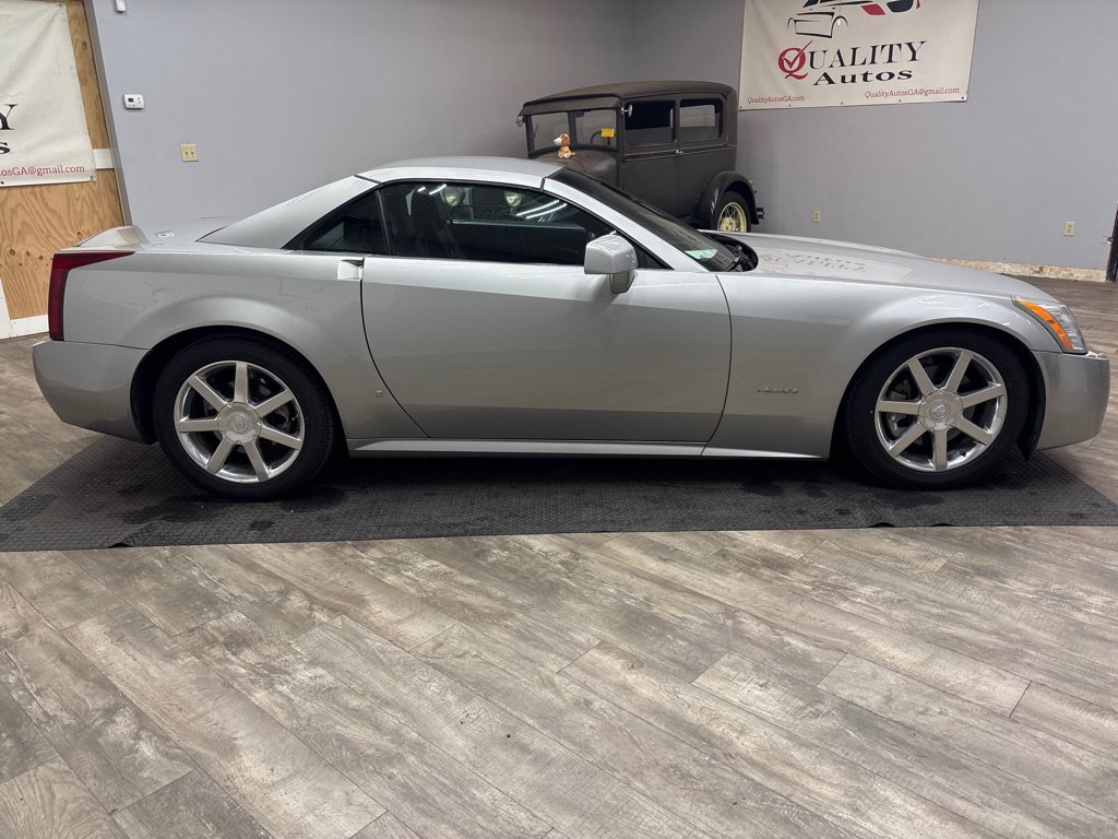 Used 2006 Cadillac XLR RWD image 20