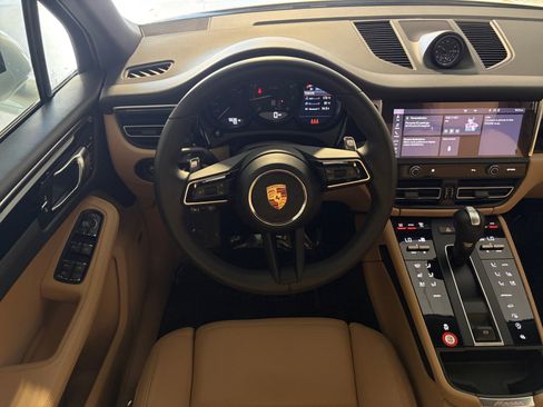 Certified 2026 Porsche Macan AWD/4WD image 5
