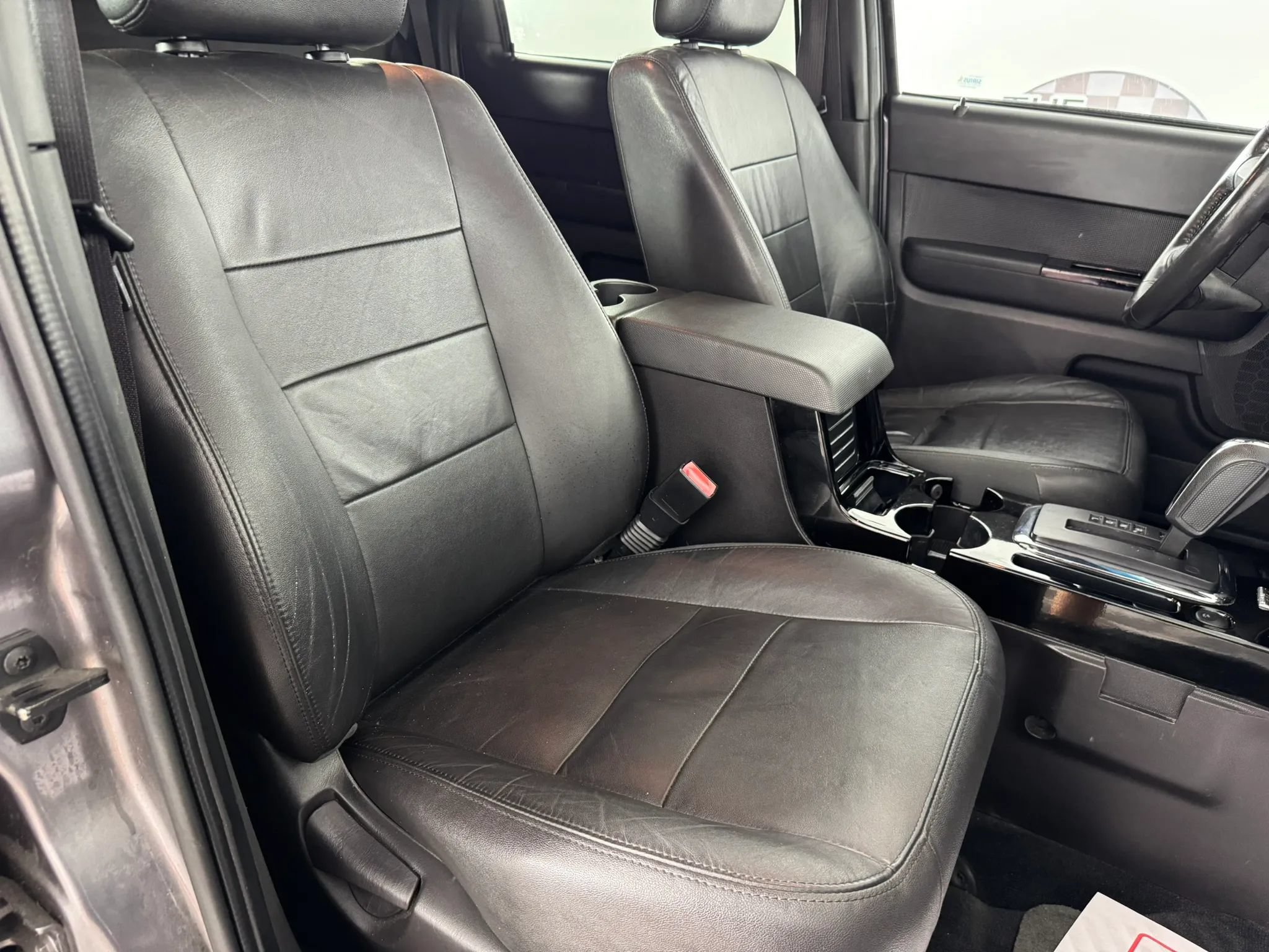 Used 2010 Ford Escape Limited AWD/4WD image 31
