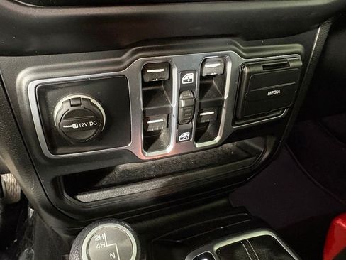 Used 2020 Jeep Wrangler Unlimited Sahara AWD/4WD image 33