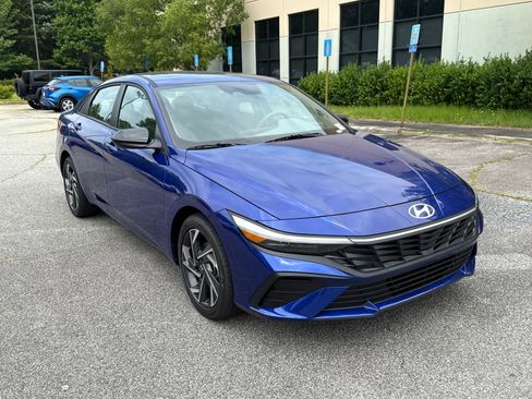 Certified 2025 Hyundai Elantra Sport image 3