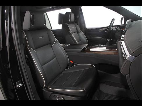 Certified 2024 Cadillac Escalade ESV Premium Luxury w/ LPO, Floor Liner Package AWD/4WD image 19