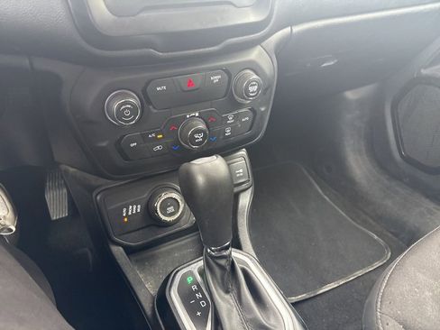 Used 2018 Jeep Renegade Altitude AWD/4WD image 21