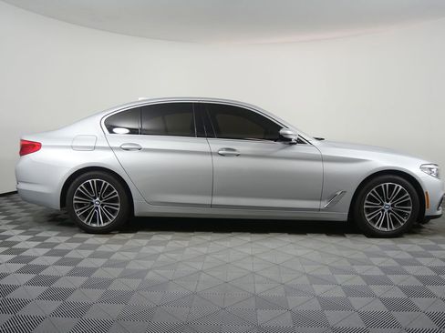Used 2019 BMW 530i xDrive w/ Convenience Package AWD/4WD image 2