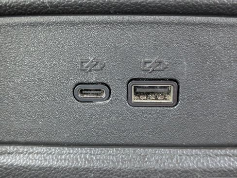 Used 2025 Chevrolet Trax RS w/ Sunroof Package image 9