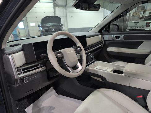 Used 2025 Hyundai Santa Fe SEL image 9