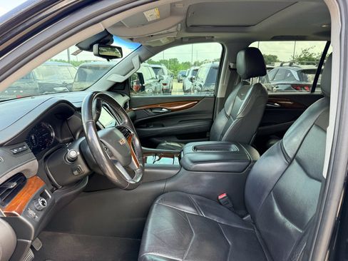 Used 2019 Cadillac Escalade ESV Luxury RWD image 11