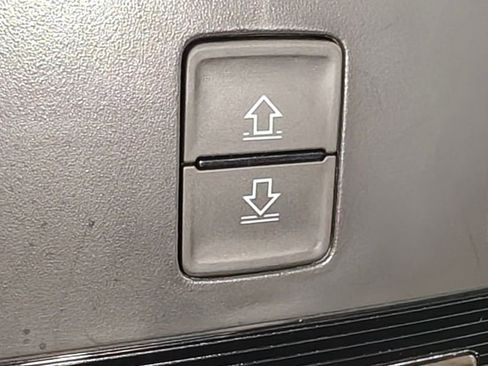 Used 2024 Volkswagen Tiguan SE R-Line image 13