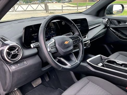 Used 2025 Chevrolet Equinox LT FWD image 12