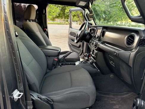 Used 2020 Jeep Gladiator Sport image 20