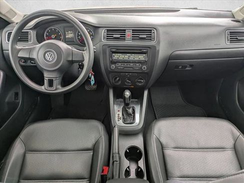 Used 2014 Volkswagen Jetta SE image 16
