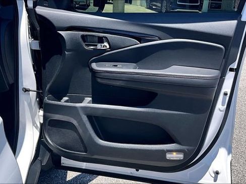 Used 2025 Honda Ridgeline Black Edition image 27