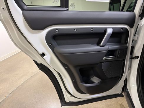 Used 2023 Land Rover Defender 110 X-Dynamic SE image 20