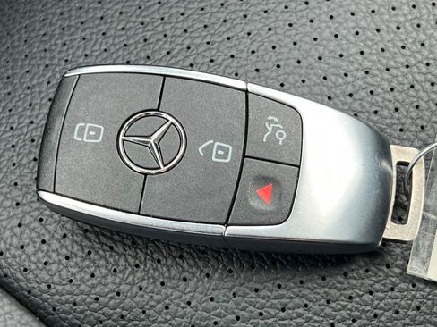 Used 2022 Mercedes-Benz GLE 350 4MATIC w/ AMG Line Exterior image 37