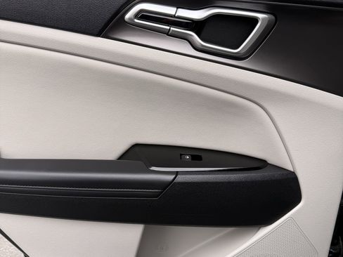 Used 2024 Kia Sportage EX image 12