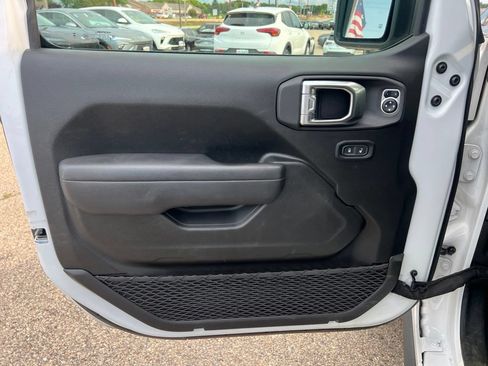 Used 2024 Jeep Wrangler Unlimited AWD/4WD image 13