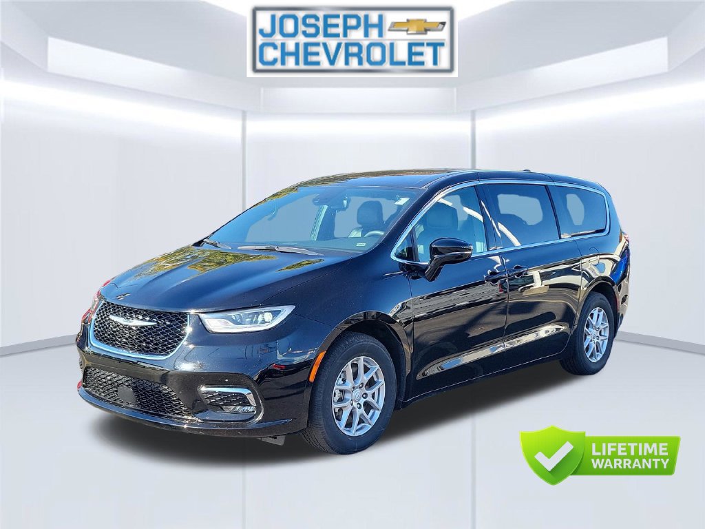 Used 2026 Chrysler Pacifica Select FWD image 3