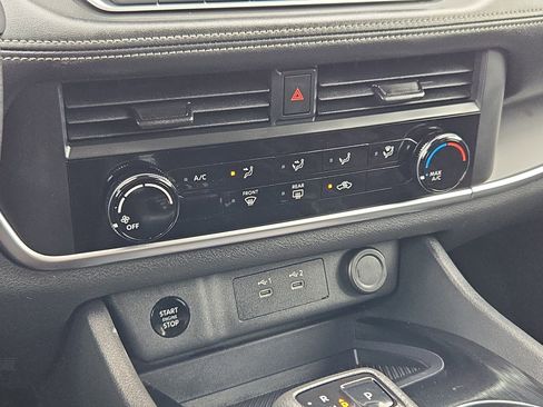 Used 2024 Nissan Rogue S image 25