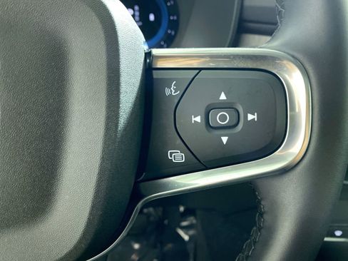 Used 2025 Volvo XC40 B5 Plus image 13