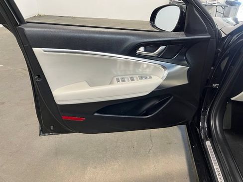 Used 2025 Genesis G70 2.5T RWD image 25