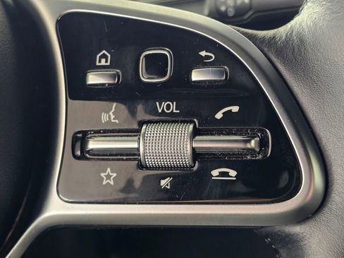 Used 2023 Mercedes-Benz GLB 250 4MATIC image 30