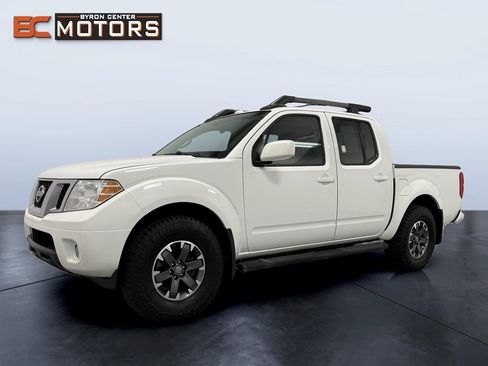 Used 2014 Nissan Frontier PRO-4X AWD/4WD image 2