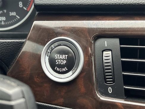 Used 2010 BMW 335i xDrive Sedan image 24