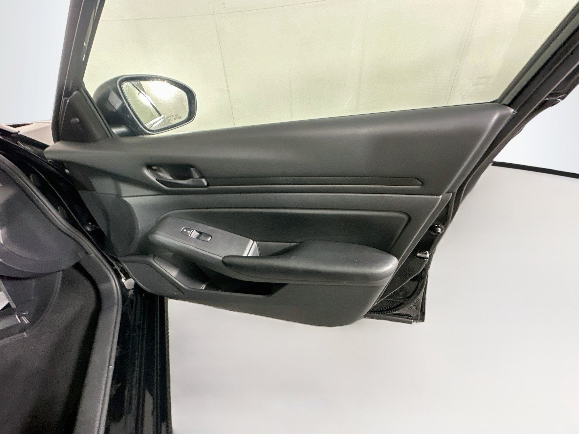 Used 2024 Nissan Altima 2.5 S FWD image 30