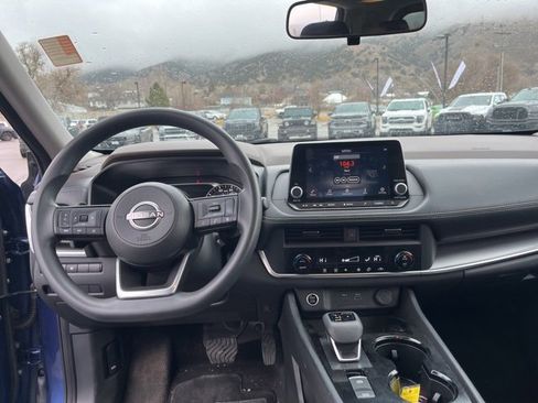 Used 2023 Nissan Rogue SV image 17