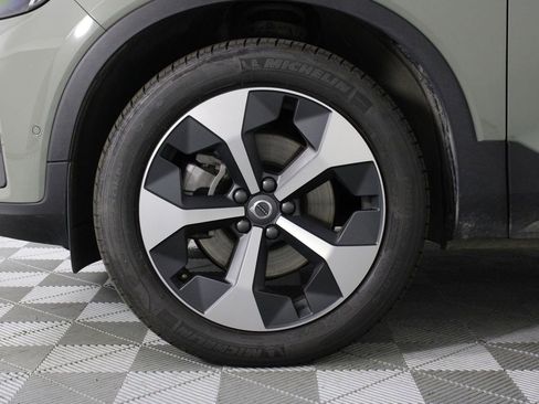 Certified 2025 Volvo XC40 B5 Plus image 28