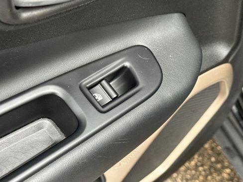 Used 2017 Jeep Renegade Limited w/ Advanced Technology Group image 29