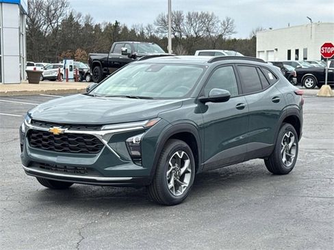 New 2025 Chevrolet Trax LT w/ Driver Confidence Package image 7