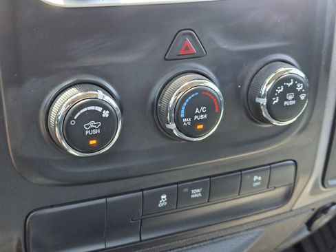 Used 2014 RAM 2500 Tradesman w/ Chrome Appearance Group RWD image 16