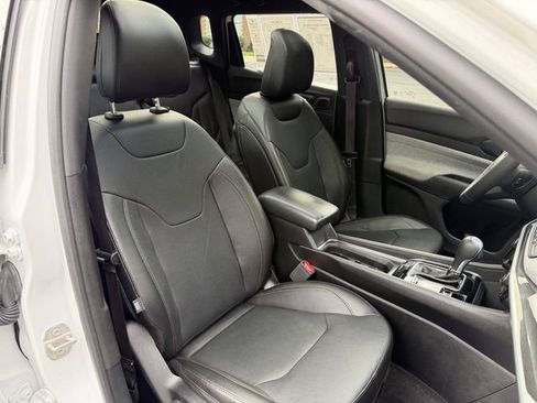 Used 2023 Jeep Compass Latitude w/ Sun and Sound Group AWD/4WD image 32