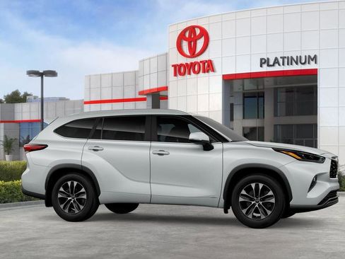 New 2026 Toyota Highlander XLE image 13