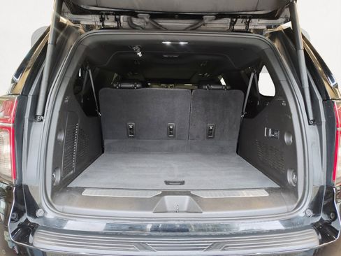 Used 2021 Chevrolet Suburban Z71 w/ Z71 Off-Road Package image 13