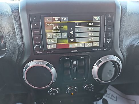 Used 2014 Jeep Wrangler Unlimited Rubicon w/ Connectivity Group AWD/4WD image 28