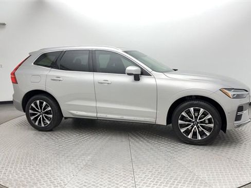 Certified 2023 Volvo XC60 B5 Plus w/ Climate Package image 9