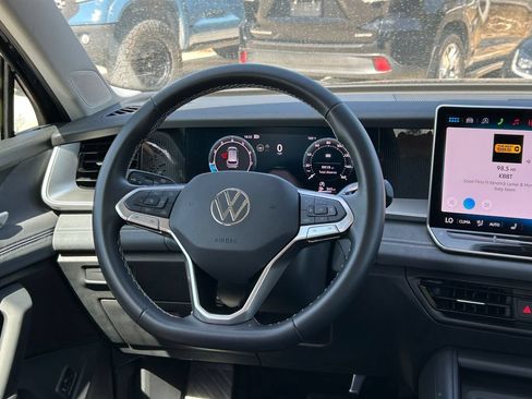 Used 2026 Volkswagen Tiguan SE FWD image 35