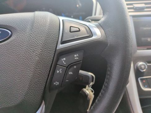 Used 2016 Ford Fusion SE FWD image 19