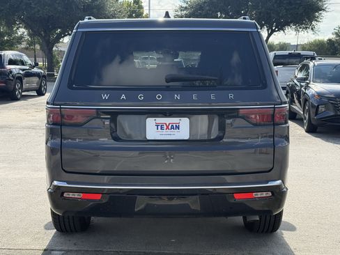Used 2025 Jeep Wagoneer Series II AWD/4WD image 6