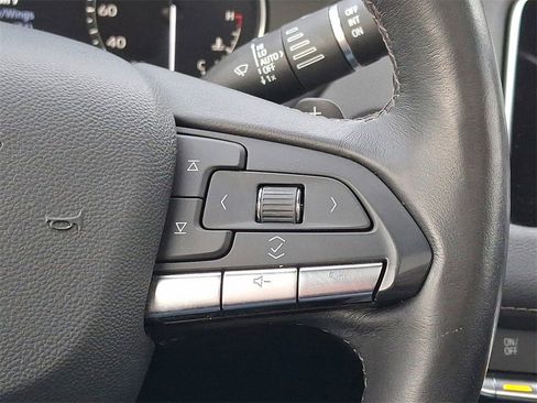 Used 2021 Cadillac XT4 Premium Luxury image 10