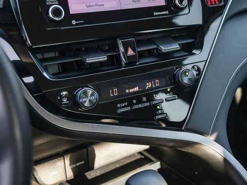 Used 2023 Toyota Camry SE image 21