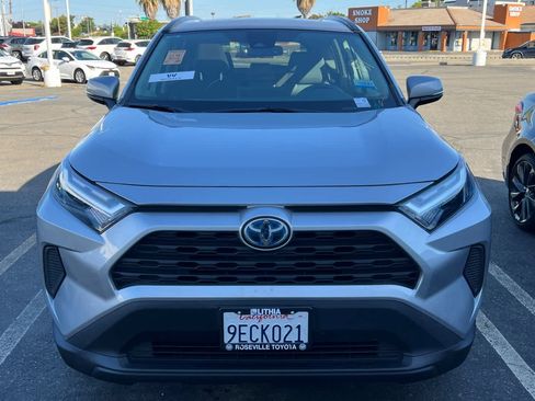Used 2022 Toyota RAV4 XLE w/ Convenience Package AWD/4WD image 2