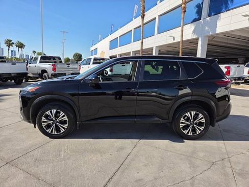 Used 2023 Nissan Rogue SV image 3