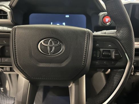 Used 2025 Toyota Tacoma TRD Off-Road image 17