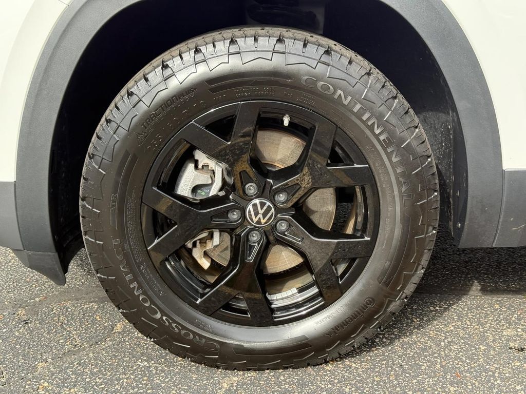 Certified 2026 Volkswagen Atlas Peak Edition AWD/4WD image 7