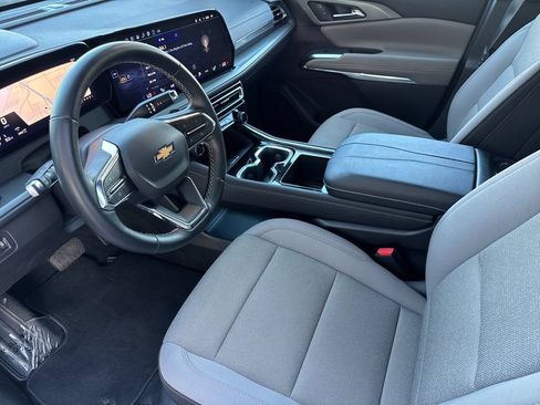 Used 2025 Chevrolet Traverse LT AWD/4WD image 9