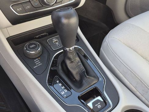 Used 2020 Jeep Cherokee Limited AWD/4WD image 10